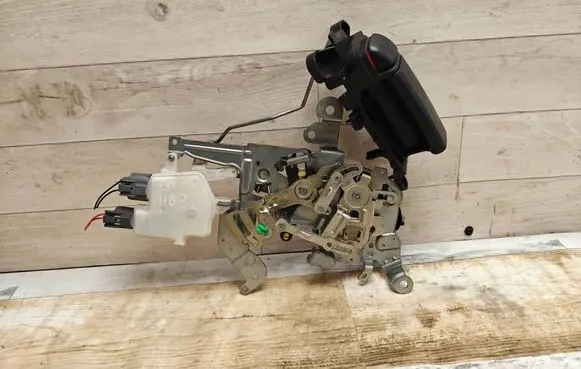 Mazda 5 Sliding door lock 