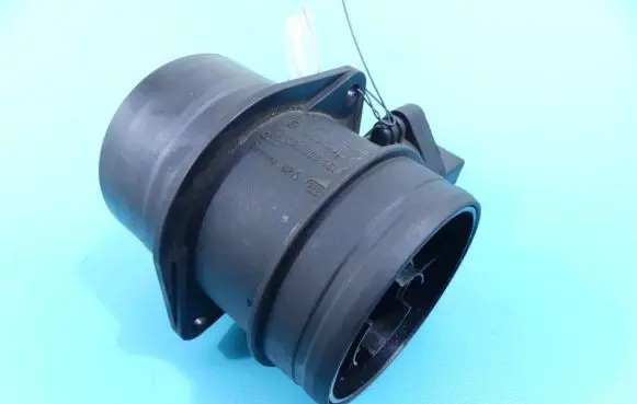 Volkswagen PASSAT B6 Mass air flow meter 0281002461 IMPRK1285156