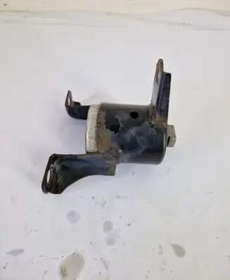 Engine mount bracket