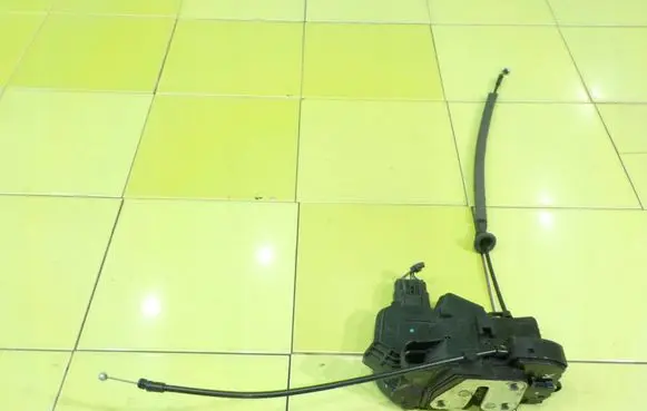 Hyundai ix20 Front door lock 814201K020