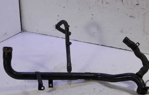 Volkswagen PASSAT B5 Engine coolant pipe/hose 8D0121107D
