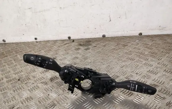 Hyundai Santa Fe Wiper turn signal indicator stalk/switch 93404S1960