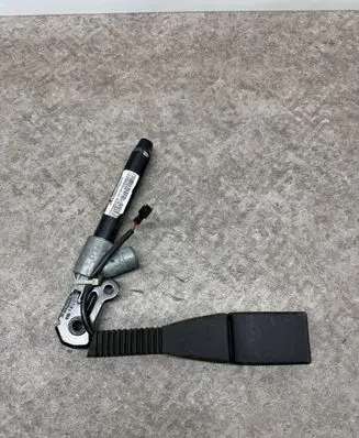 BMW X5M E70 Front seatbelt buckle 9172212
