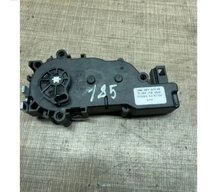 Mercedes-Benz C W204 Tailgate boot lock/latch motor A2047500060 6NW00942400