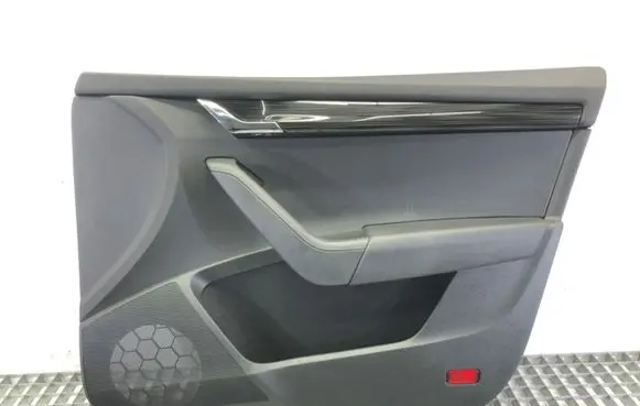 Skoda Octavia Mk3 (5E) Front door card panel trim