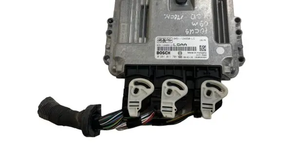 Ford Focus Engine control unit/module 8M5112A650LG 0281011701