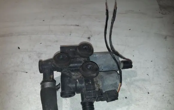 BMW 3 E46 Coolant heater control valve 8369807