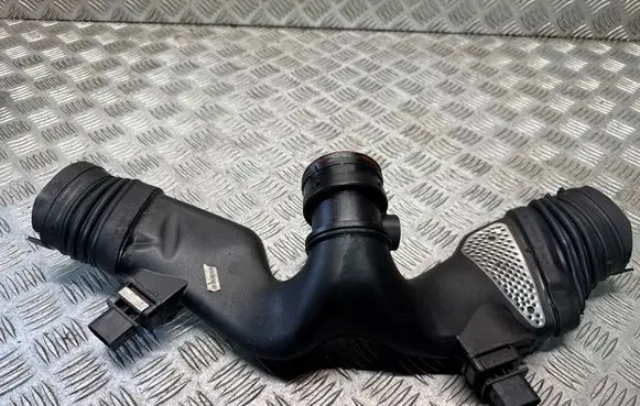 Mercedes-Benz CLS C219 Turbo air intake inlet pipe/hose A6420907337