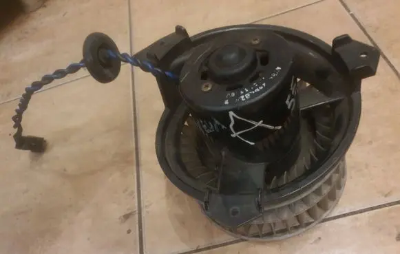 Chrysler Voyager Heater fan/blower Ay166100 70113 Gd524111103