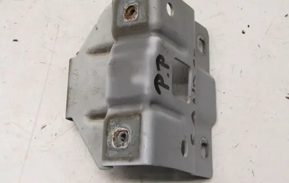Dacia Sandero III Fender mounting bracket 651407058R
