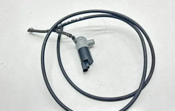 Volvo V40 Cross country Headlight washer pump 101987300 398049 160318A