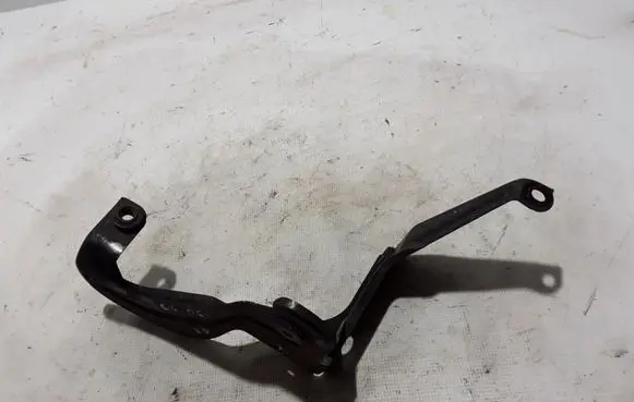 Audi A6 S6 C6 4F Intercooler pipe mounting bracket 4F0145813F