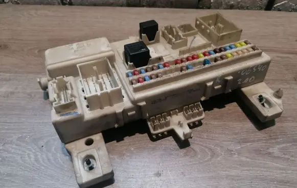 Volvo S40 Fuse module 30728906