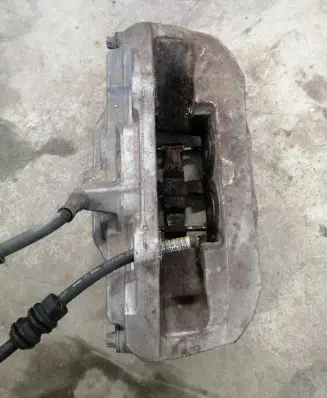 Mercedes-Benz GLC X253 C253 Front brake caliper 17H2432357R