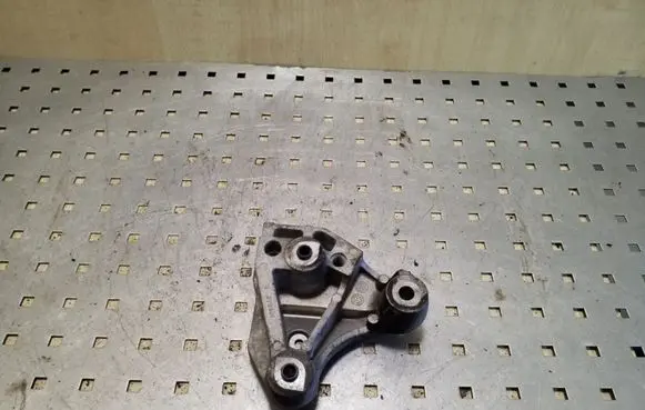 Peugeot 208 Gearbox mounting bracket 9684812280