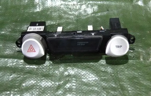 Hyundai i20 (PB PBT) Hazard light switch