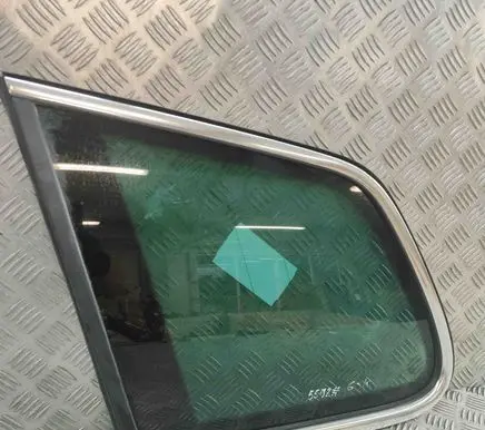 Volkswagen Touareg II Rear side window 7P6845297