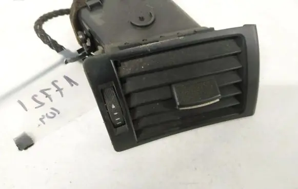Audi A4 S4 B6 8E 8H Dash center air vent grill 8e0820