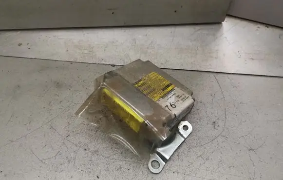 Toyota Yaris Airbag control unit/module 891700D090