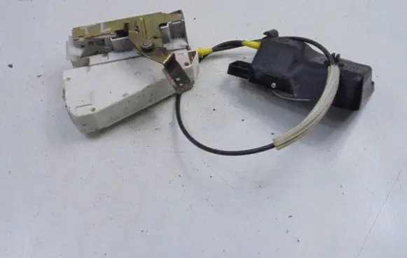 Ford Escort Rear door lock 95AGA264A27DC