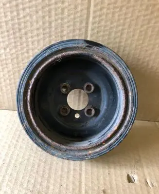 Volkswagen Golf V Crankshaft pulley 03G105243