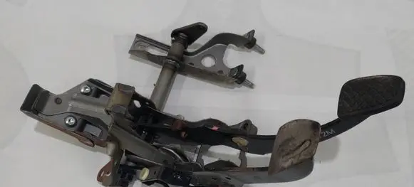 Subaru Forester SJ Clutch pedal mounting bracket assembly 