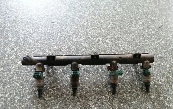 KIA Rio Fuel injectors set 0K30C13150 0K30C13250