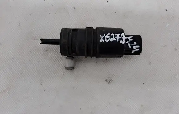 BMW 5 F10 F11 Headlight washer pump 7302589