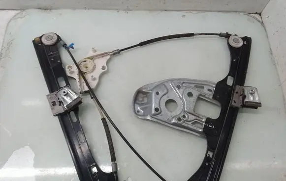 Mercedes-Benz C W203 Front window lifting mechanism without motor A2037202946