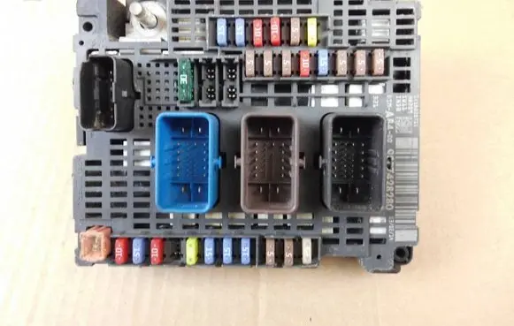 Peugeot 508 Fuse box set 9807428280