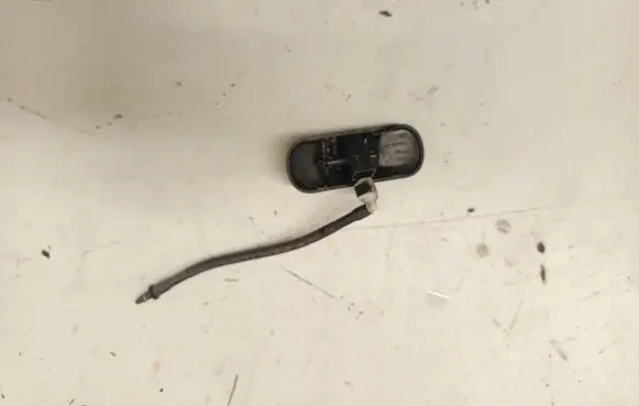 Volkswagen Jetta V Windshield washer spray nozzle 5M0955985C