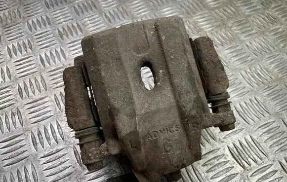 Toyota Prius (XW20) Front brake caliper