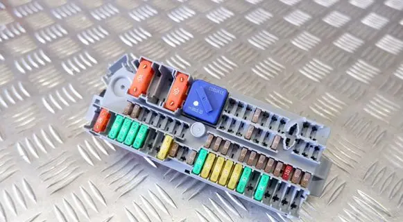 BMW 5 G30 G31 Fuse module 9350313