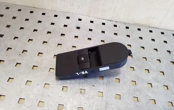 Opel Zafira B Electric window control switch 13228709