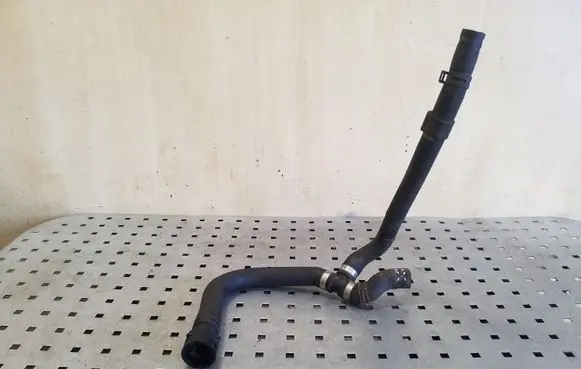 Volkswagen PASSAT B8 Engine coolant pipe/hose