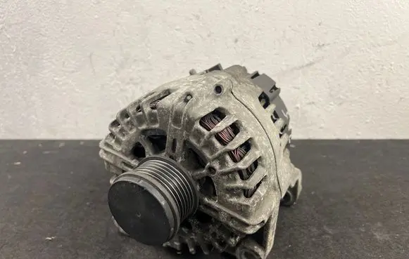 BMW 3 E90 E91 Generator/alternator 8507624 FG18S052 2608669C