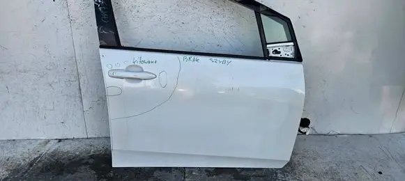 Toyota Prius (XW50) Front door 