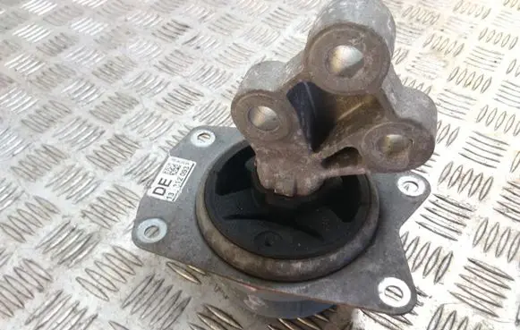 Opel Insignia A Engine mount bracket 13312093