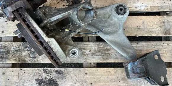 Land Rover Evoque I Front wheel hub spindle knuckle BJ323A053
