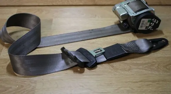 Audi A4 S4 B7 8E 8H Front seatbelt 8E0857706F