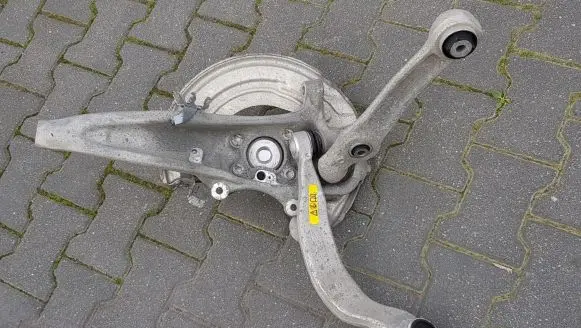 BMW 7 G11 G12 Front wheel hub 6884377