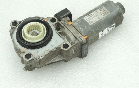BMW X3 E83 Gearbox-reducer motor 27107528559 7528559
