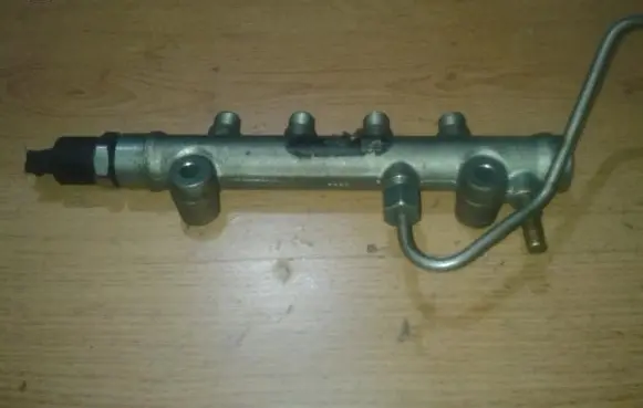 Peugeot 206 Fuel main line pipe 0445214028