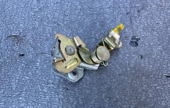 Nissan Patrol Y61 Loading door lock 9050406J00
