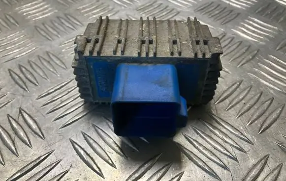 Opel Astra H Glow plug pre-heat relay 55353011 51299014B
