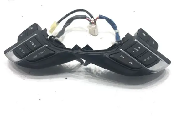 Steering wheel buttons/switches