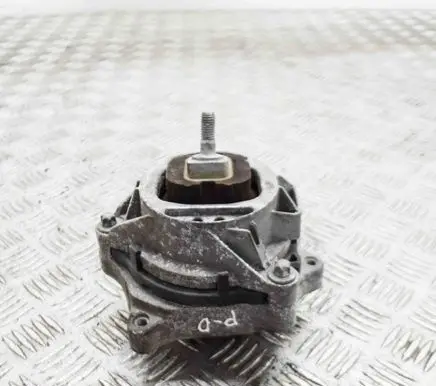 BMW 3 F30 F35 F31 Engine mount bracket 6865470
