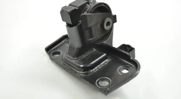 Toyota Avensis T270 Engine mount bracket