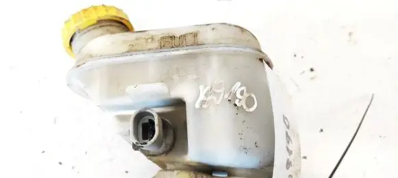 Chrysler PT Cruiser Brake fluid reservoir 