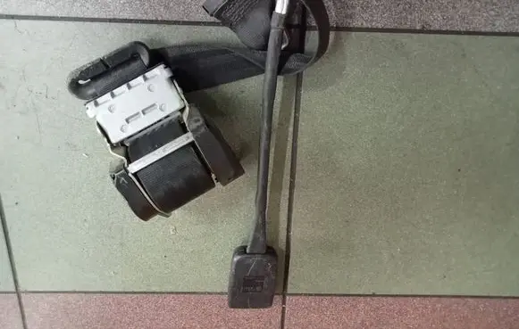 Volkswagen II LT Front seatbelt buckle 7D1858661